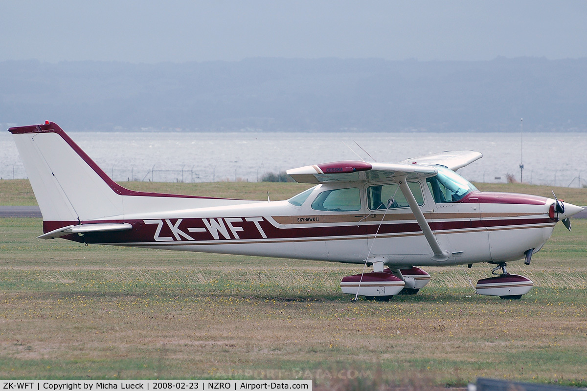ZK-WFT, Cessna 172N C/N 17267712, At Rotorua