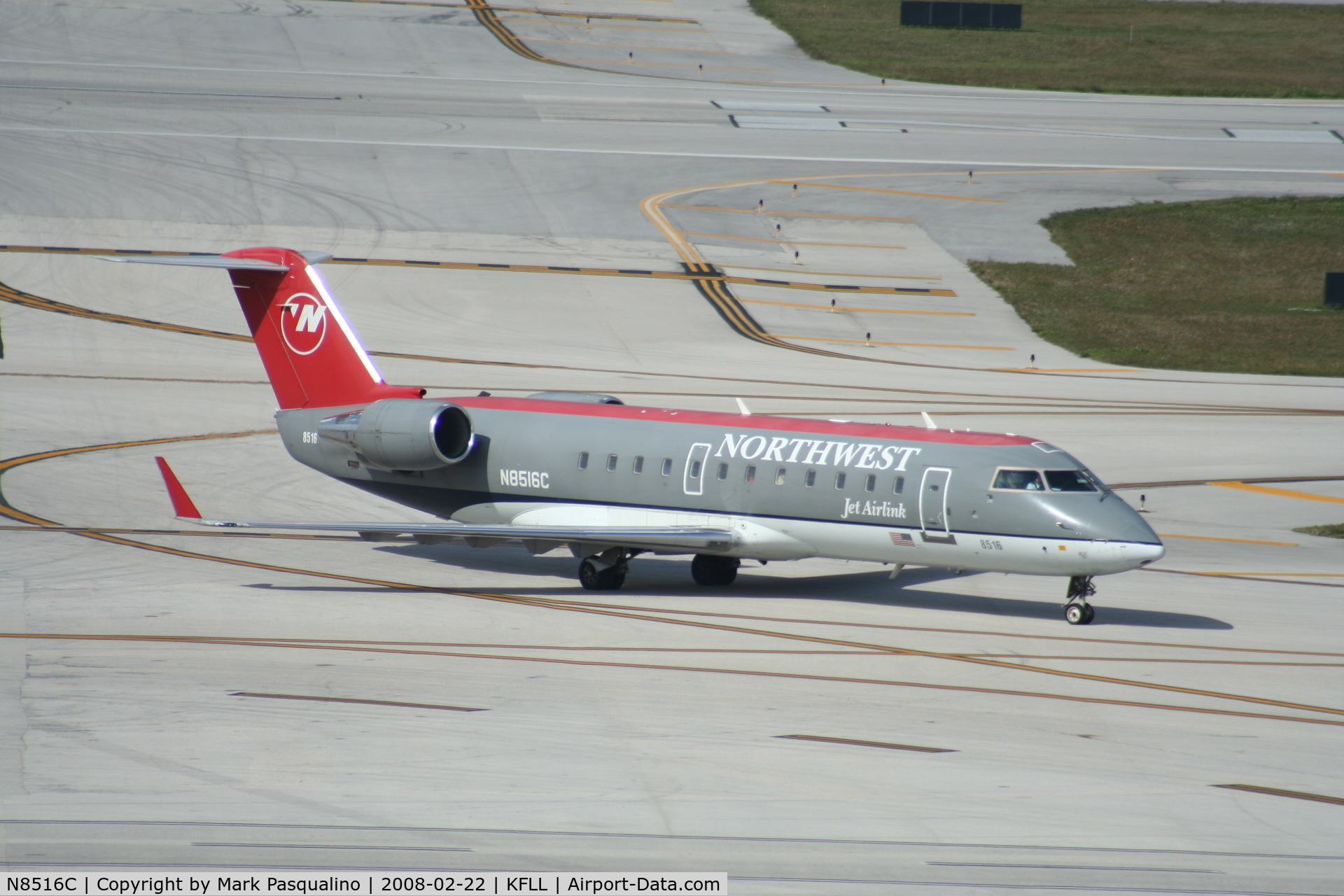 N8516C, 2001 Bombardier CRJ-200LR (CL-600-2B19) C/N 7516, CL-600-2B19