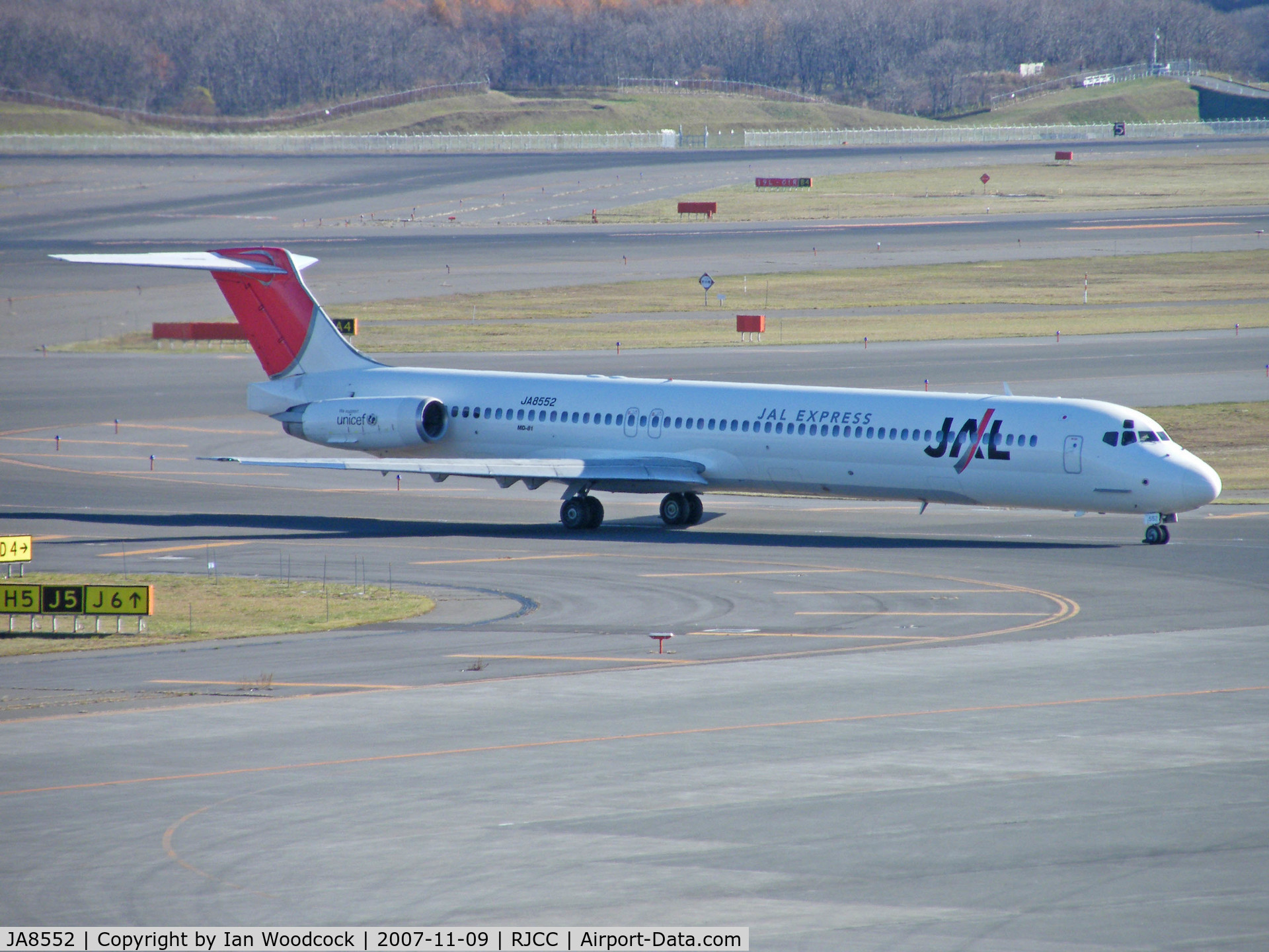 JA8552, McDonnell Douglas MD-81 (DC-9-81) C/N 53297, MD81/JAL/Chitose