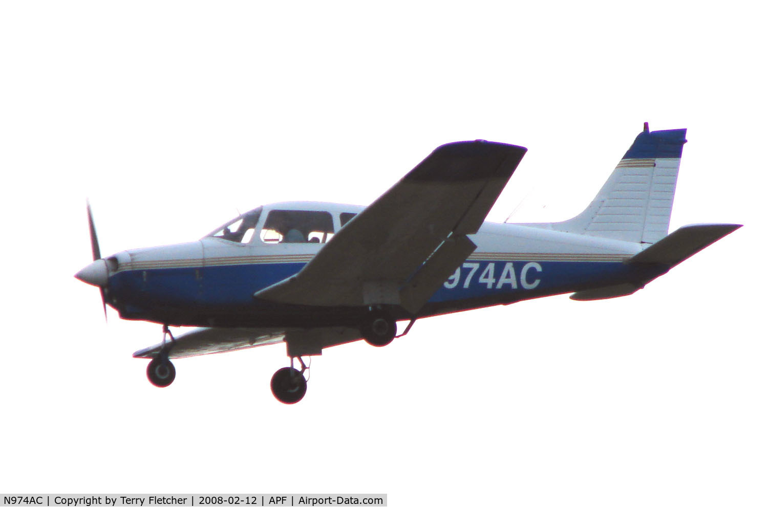 N974AC, 1978 Piper PA-28-161 C/N 28-7916126, Piper on finals to Naples