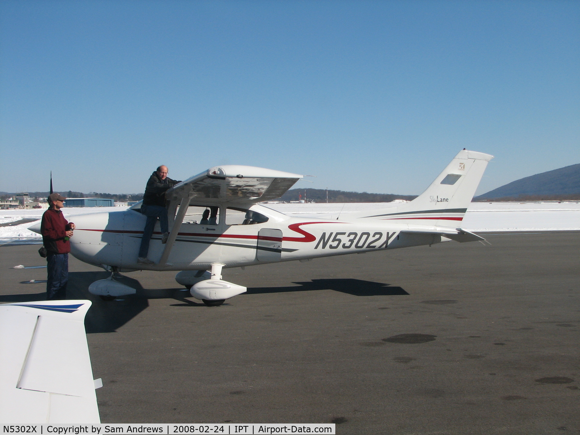 N5302X, 2003 Cessna 182T Skylane C/N 18281175, Doing what every good pilot does before flight