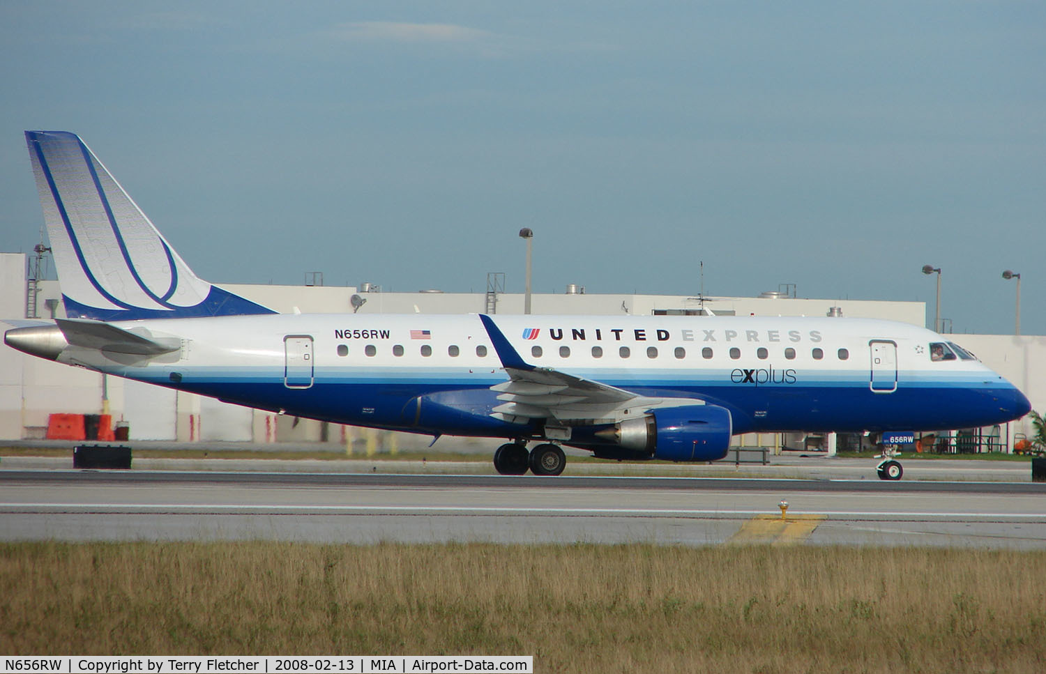 N656RW, 2005 Embraer 170SE (ERJ-170-100SE) C/N 17000113, United Express Embraer 170 about to depart Miami in Feb 2008