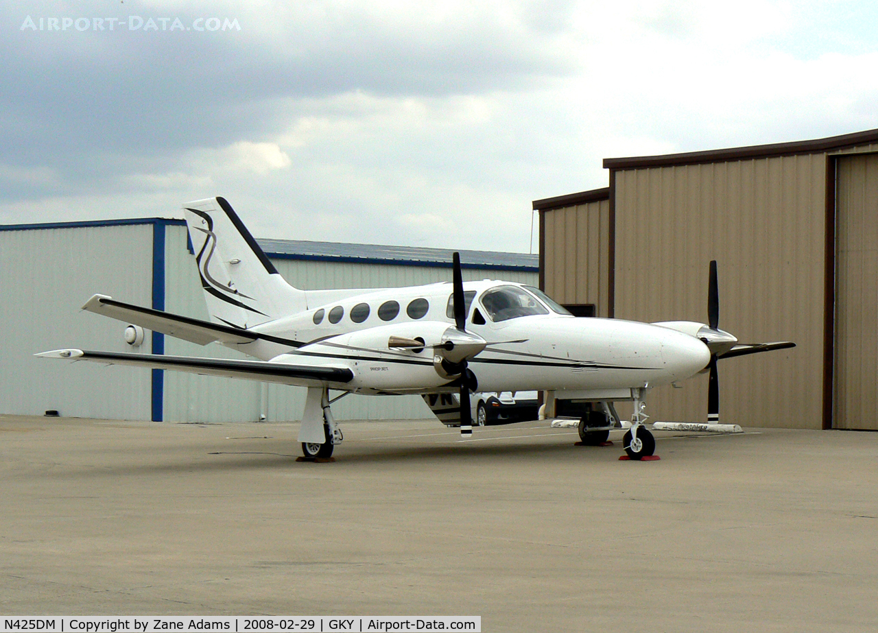 N425DM, 1981 Cessna 425 Conquest I C/N 425-0098, At Arlington Municipal