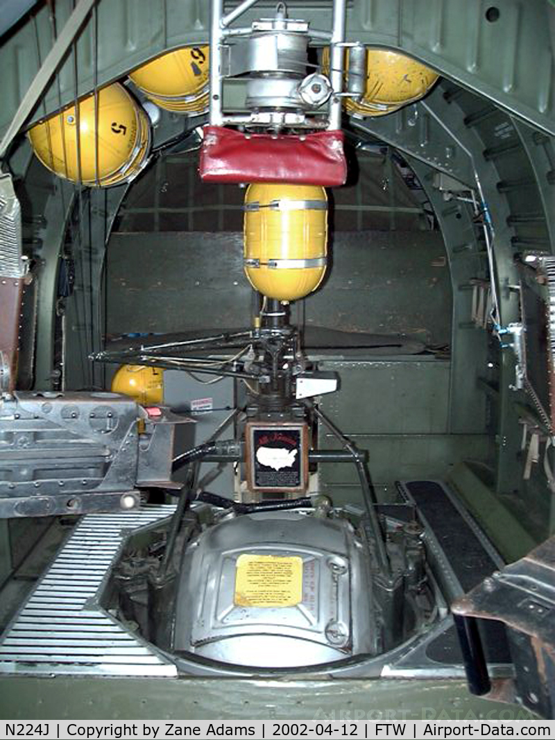 N224J, 1944 Consolidated B-24J-85-CF Liberator C/N 1347 (44-44052), Ball turret mechanism