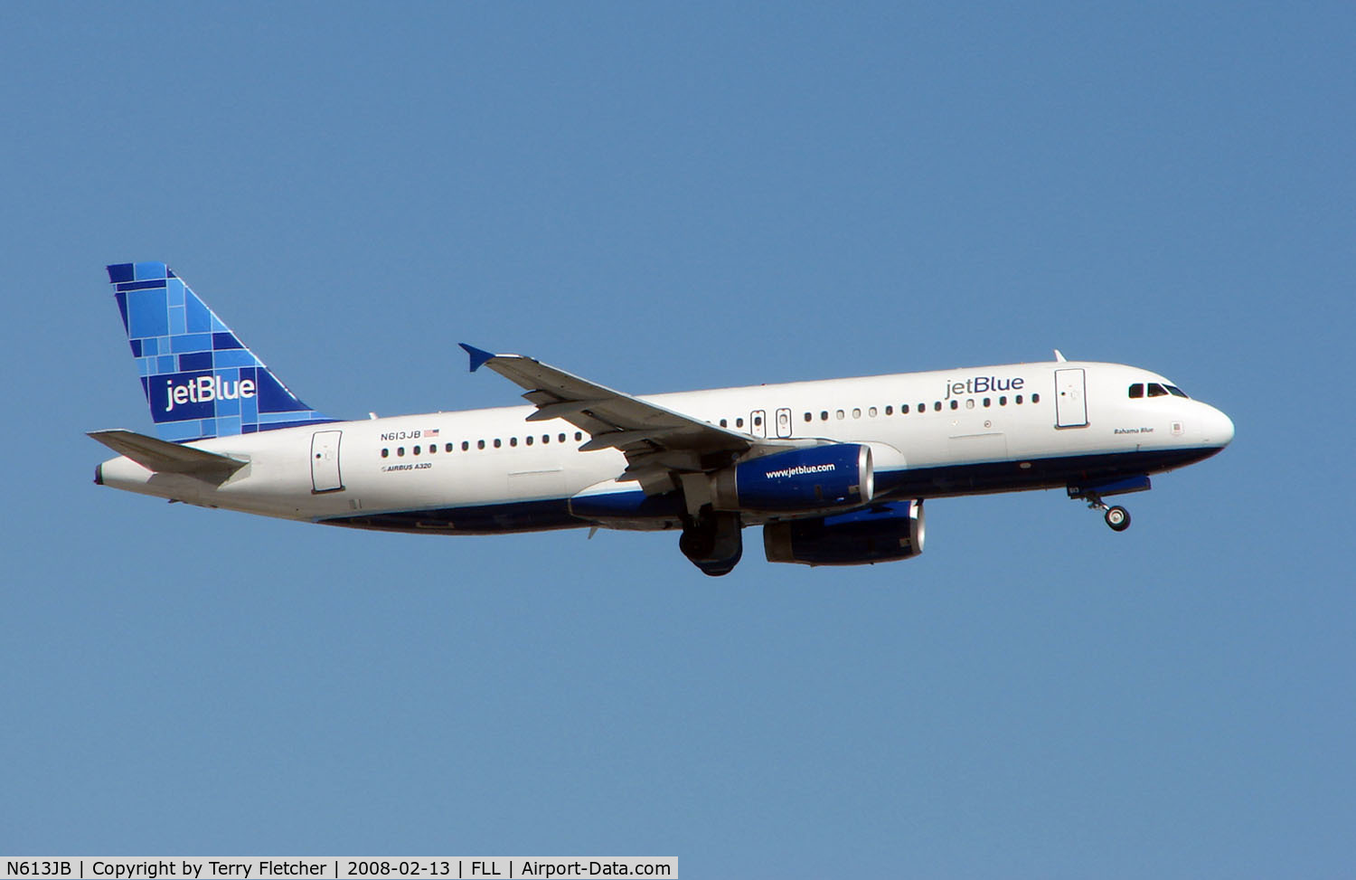 N613JB, 2005 Airbus A320-232 C/N 2449, JetBlue A320 climbs away from Ft Lauderdale Int in Feb 2008