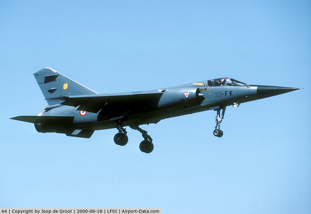 64, Dassault Mirage F.1C C/N 64, Landing after its display at St.Dizier