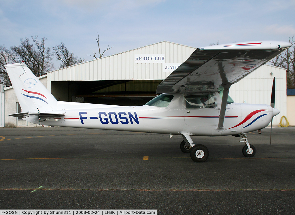 F-GOSN, Cessna 152 C/N 152-85410, In front the Airclub