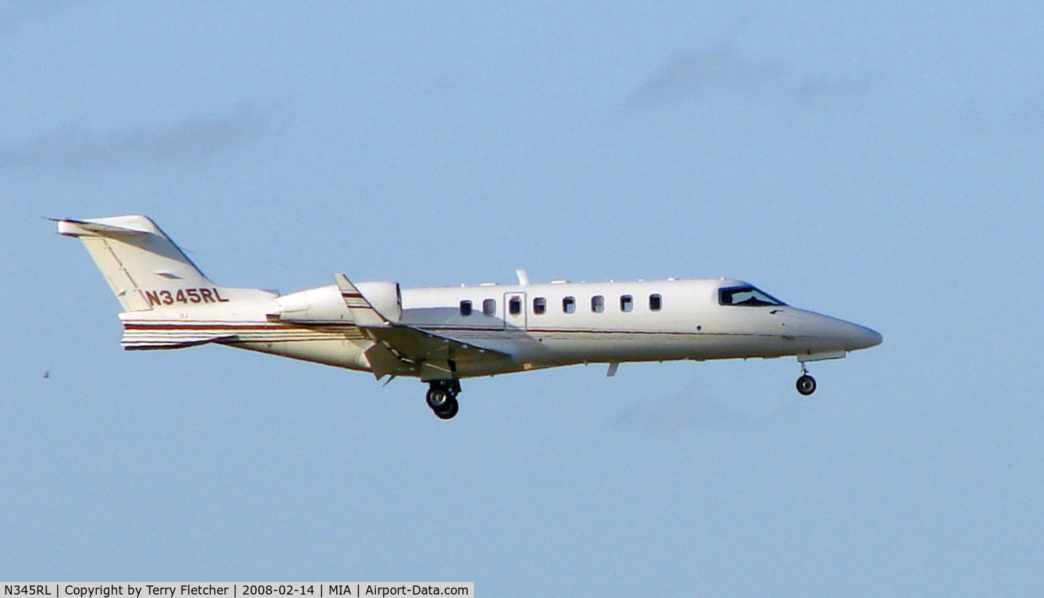 N345RL, 2001 Learjet 45 C/N 180, Learjet 45 prepares to land at Miami