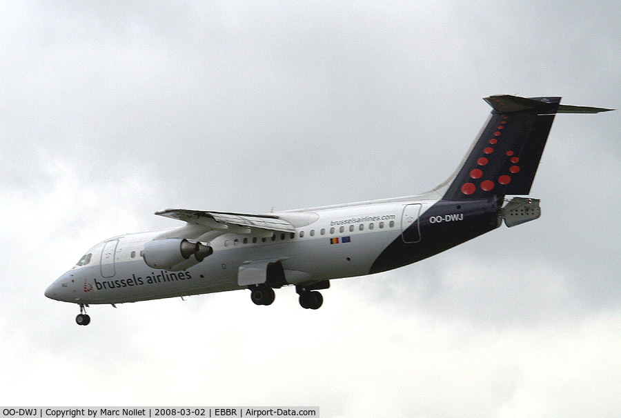 OO-DWJ, 1999 British Aerospace Avro 146-RJ100 C/N E3355, Landing at Brussels Airport