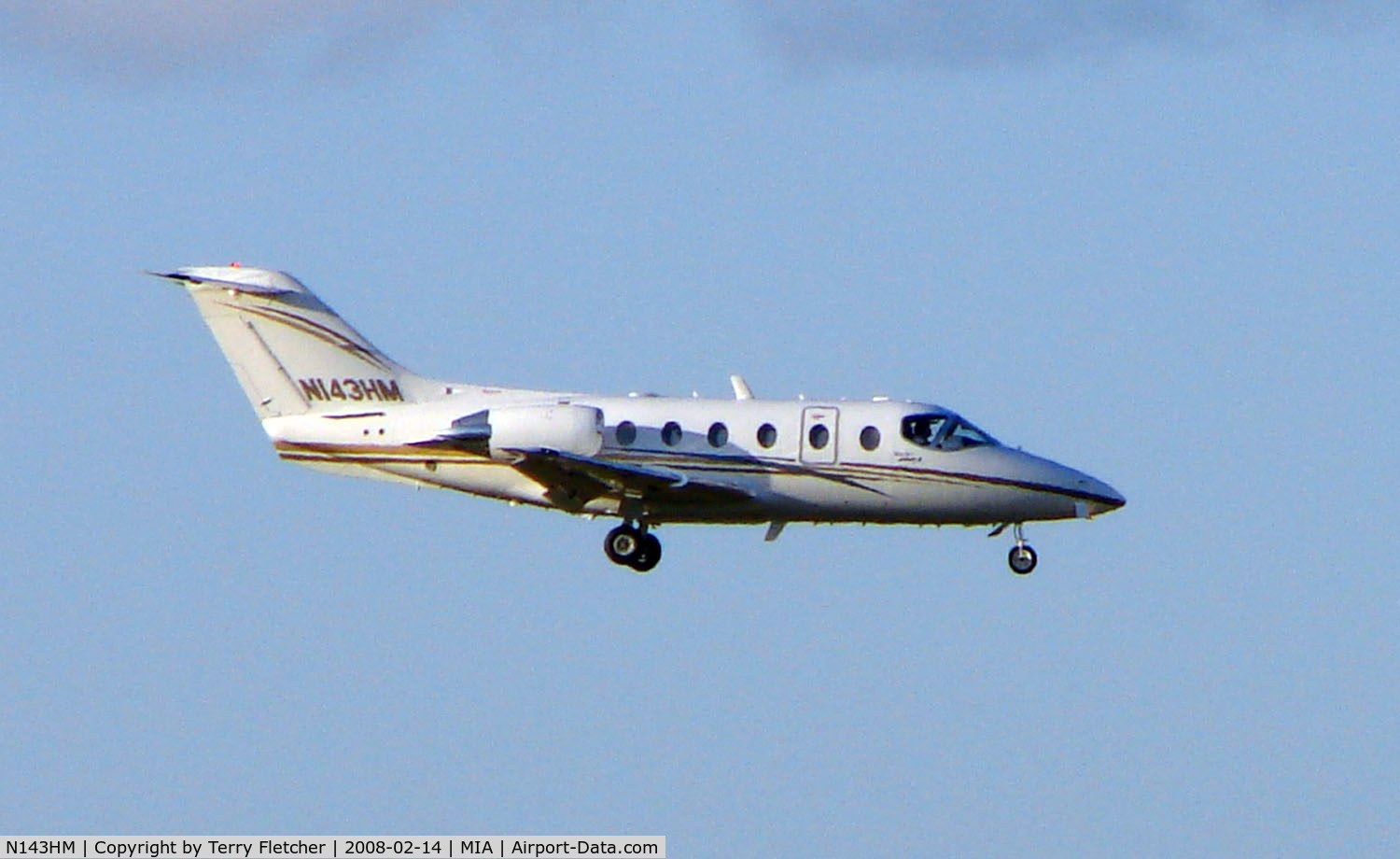 N143HM, 1998 Raytheon Aircraft Company 400A C/N RK-205, Beechjet 400 on approach to Miami