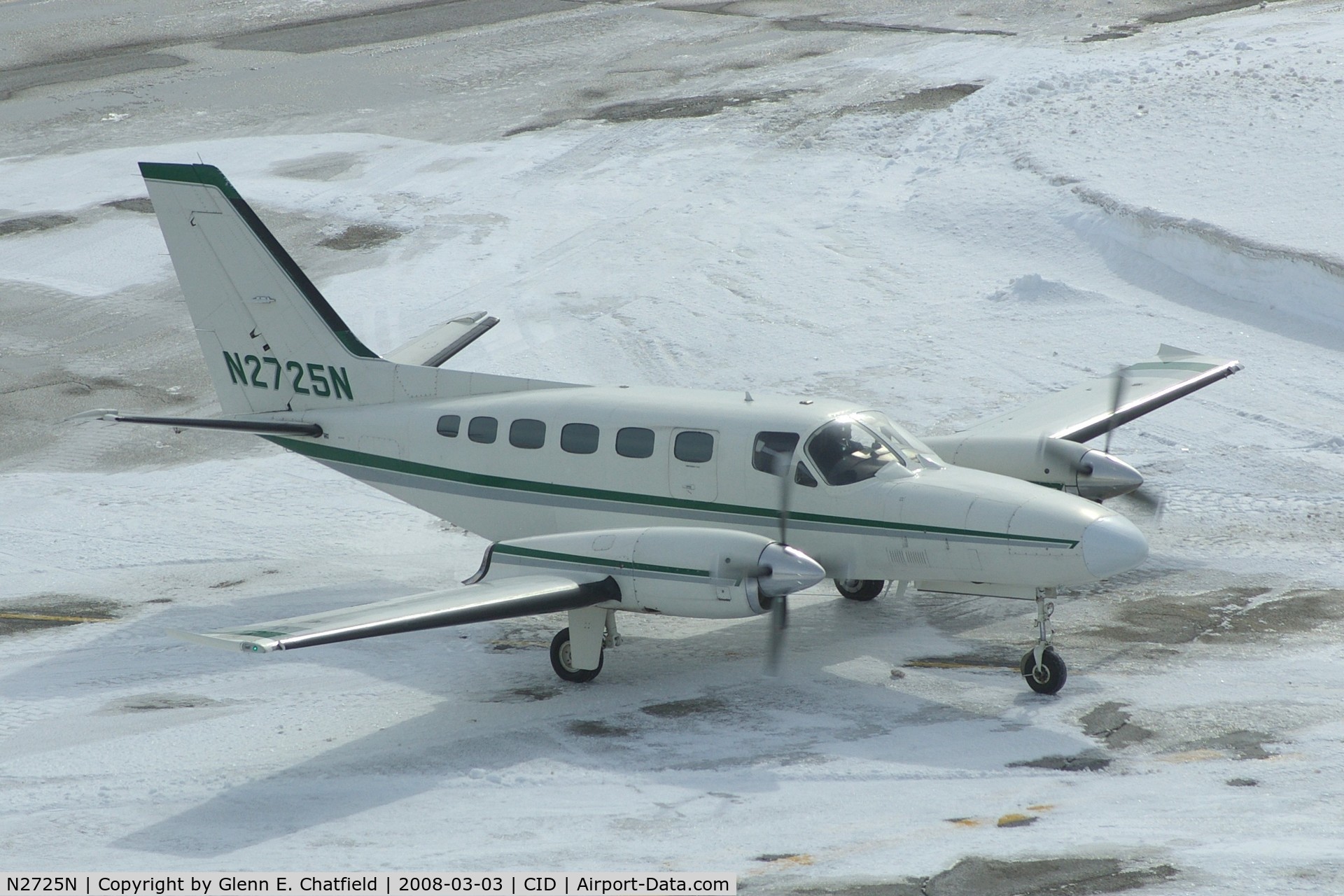 N2725N, 1980 Cessna 441 Conquest II C/N 441-0190, Taxiing to the ramp