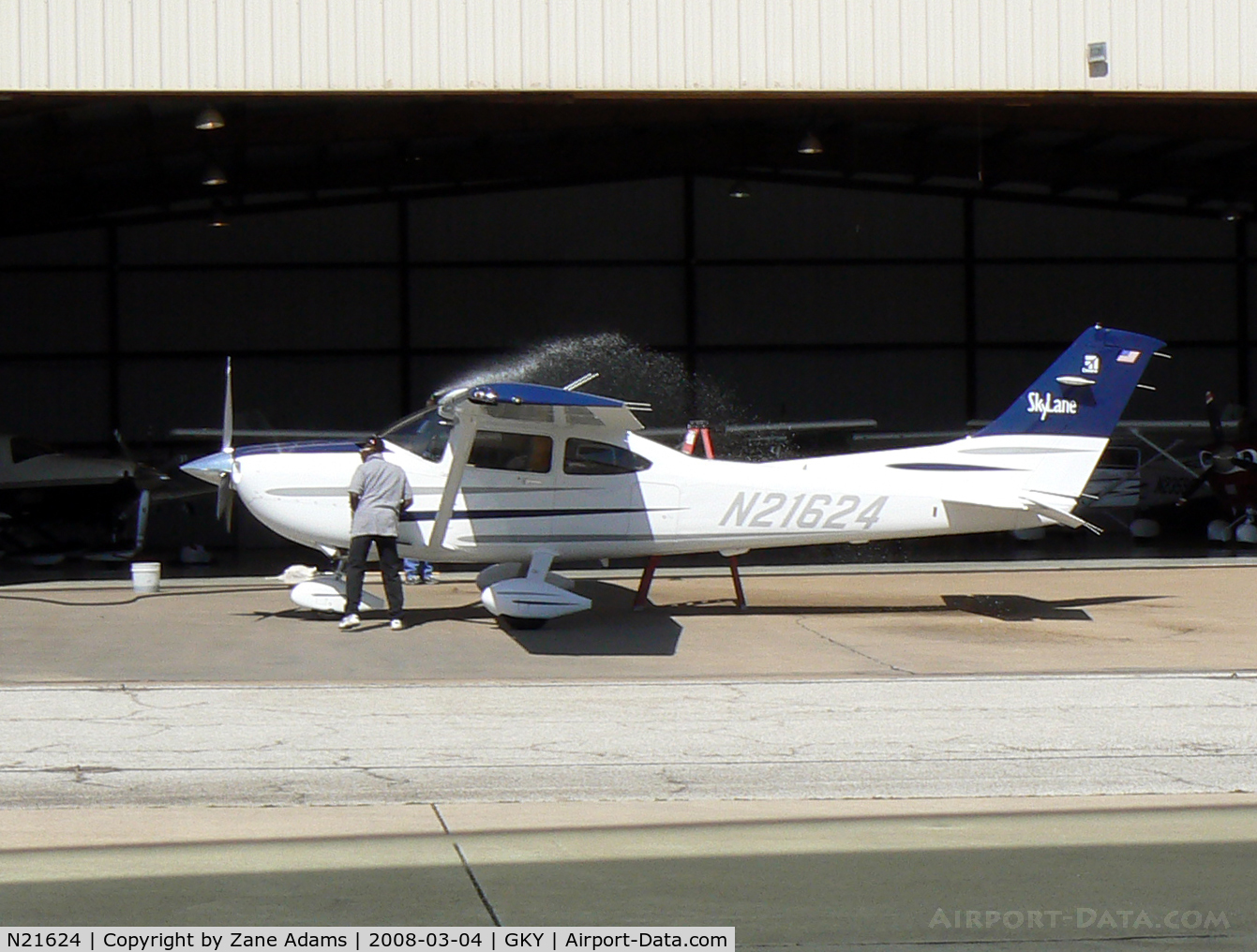 N21624, 2003 Cessna 182T Skylane C/N 18281277, New Cessna getting a bath!