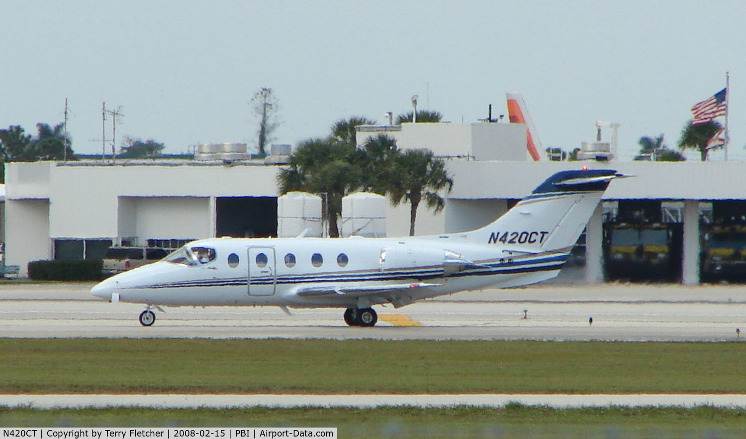 N420CT, 2007 Raytheon Beechjet 400A C/N RK-517, The business aircraft traffic at West Palm Beach on the Friday before President's Day always provides the aviation enthusiast / photographer with a treat