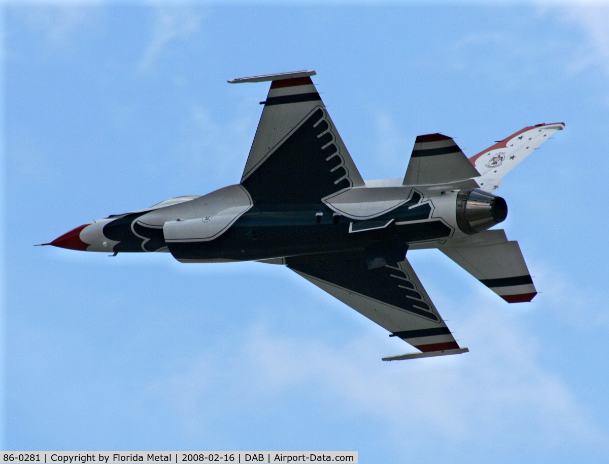 86-0281, 1986 General Dynamics F-16C Fighting Falcon C/N 5C-387, Thunderbirds taking off for a flyover of the Daytona 500