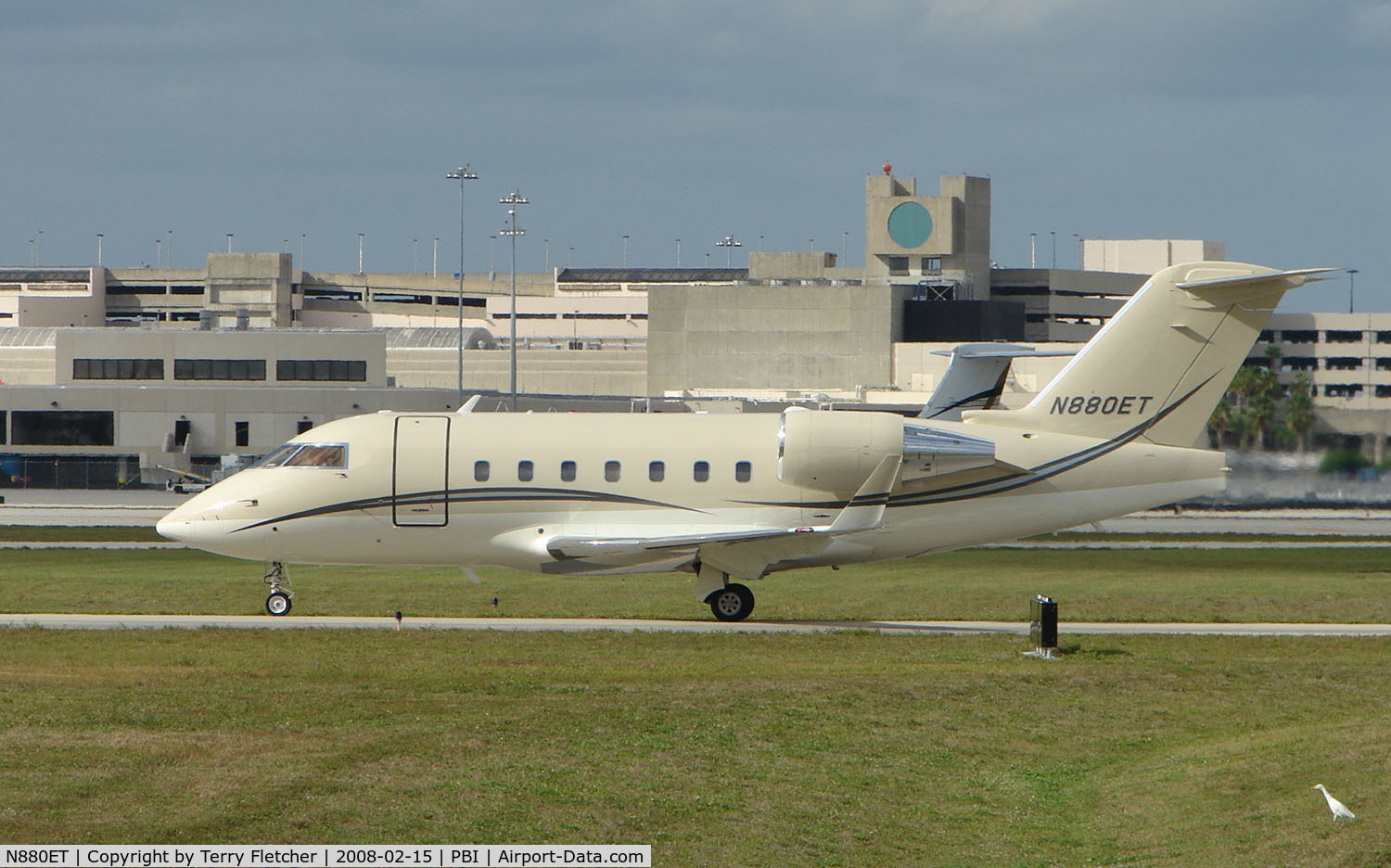 N880ET, 2001 Bombardier Challenger 604 (CL-600-2B16) C/N 5514, The business aircraft traffic at West Palm Beach on the Friday before President's Day always provides the aviation enthusiast / photographer with a treat