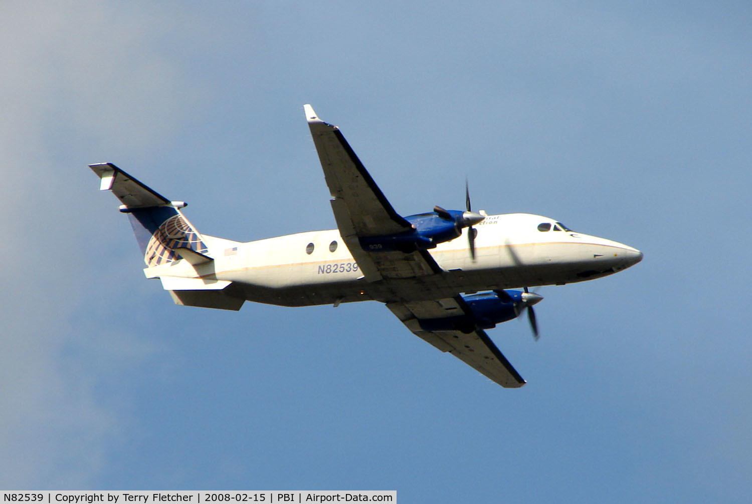 N82539, 1995 Beech 1900D C/N UE-168, Continental Express B1900D climbs out of West Palm Beach