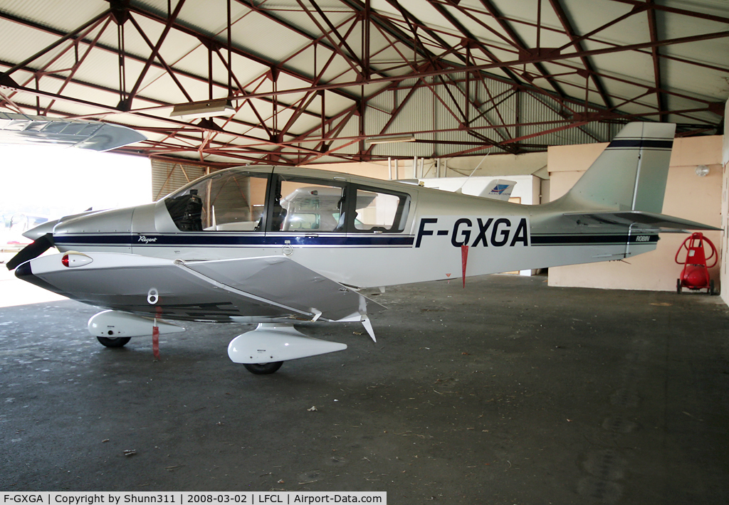 F-GXGA, Robin DR-400-180 Regent C/N 2509, Inside Airclub's hangard