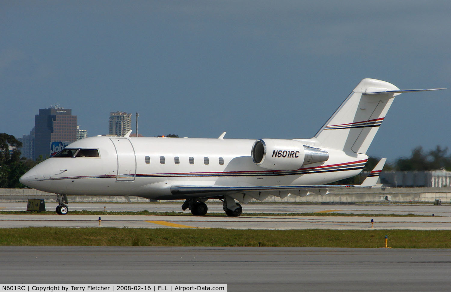 N601RC, 1986 Canadair Challenger 601 (CL-600-2A12) C/N 3055, Canadair Challenger about to depart FLL