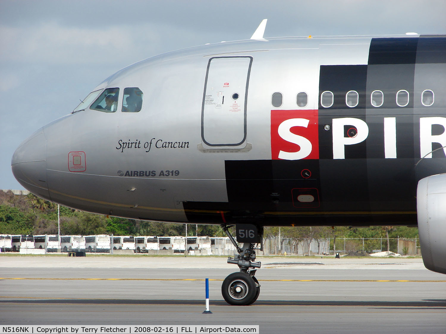 N516NK, 2006 Airbus A319-132 C/N 2704, Close up of the front of Spirit A319 'Spirit of Cancun '