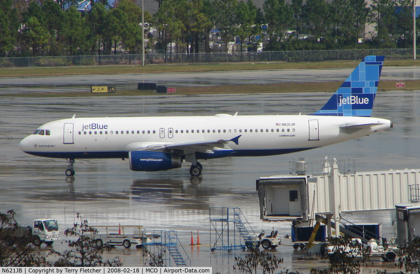 N621JB, 2005 Airbus A320-232 C/N 2491, Jetblue A320 pulls off stand at Orlando Int