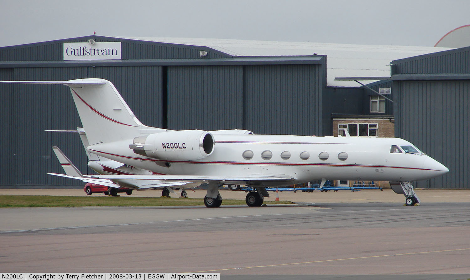 N200LC, 1988 Gulfstream Aerospace G-IV C/N 1067, Gulf IV about to depart Luton for Teterboro