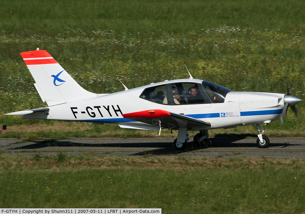 F-GTYH, 2002 Socata TB-20 Trinidad C/N 2170, Arriving to the light aviation parkings