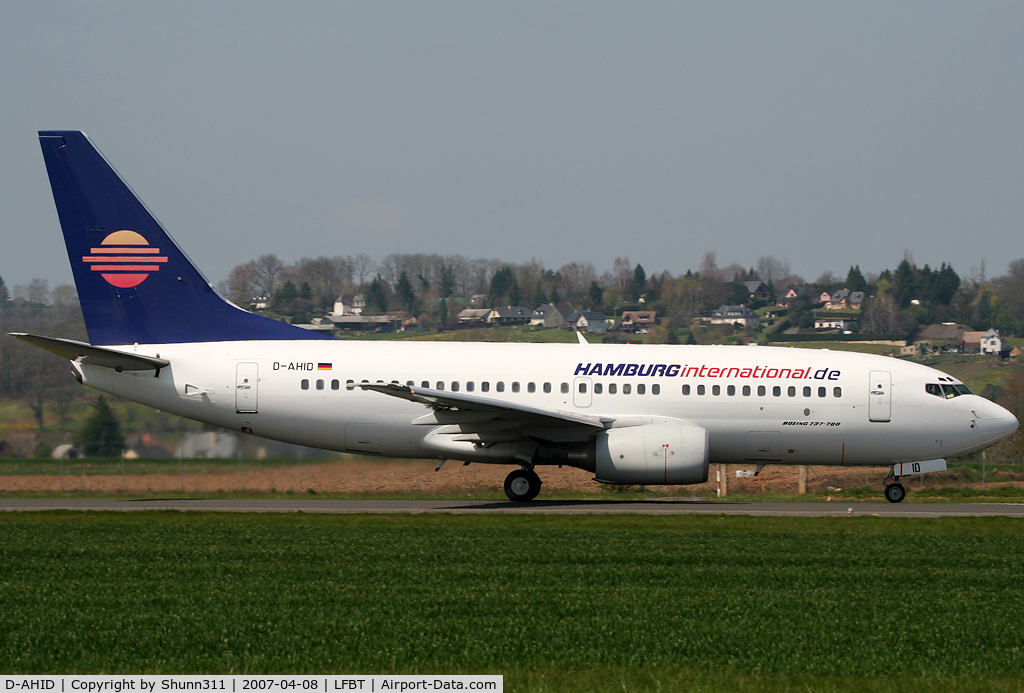 D-AHID, 1999 Boeing 737-73S C/N 29080/211, Rolling for take off rwy 02