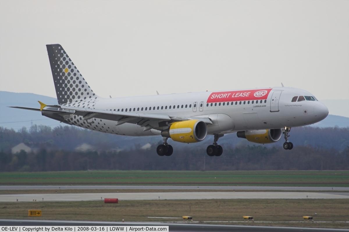 OE-LEV, 2006 Airbus A320-214 C/N 2761, flyNIKI A320 owner is vueling, old regiestrierung at the nose gear wheel