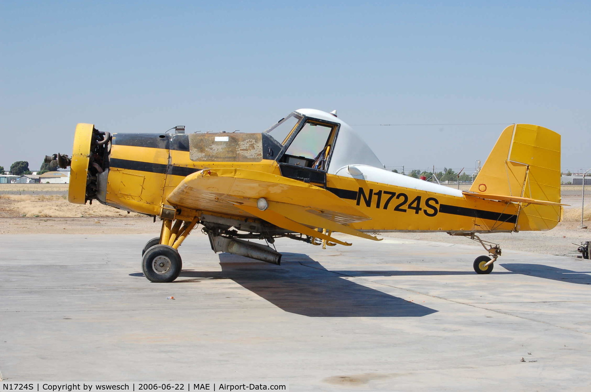 N1724S, 1968 Aero Commander S2R C/N 1425R, 1968 Aero Commander S-2R Thrush, #1424R.  S & S Flying Service - Madera, California.