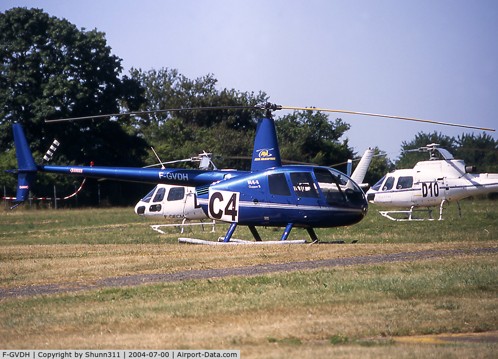 F-GVDH, Robinson R44 II C/N 10143, During Magny Cours Formula One GP 2004
