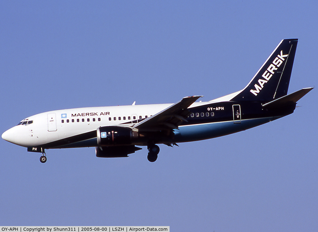 OY-APH, 1997 Boeing 737-5L9 C/N 28721, Landing rwy 14