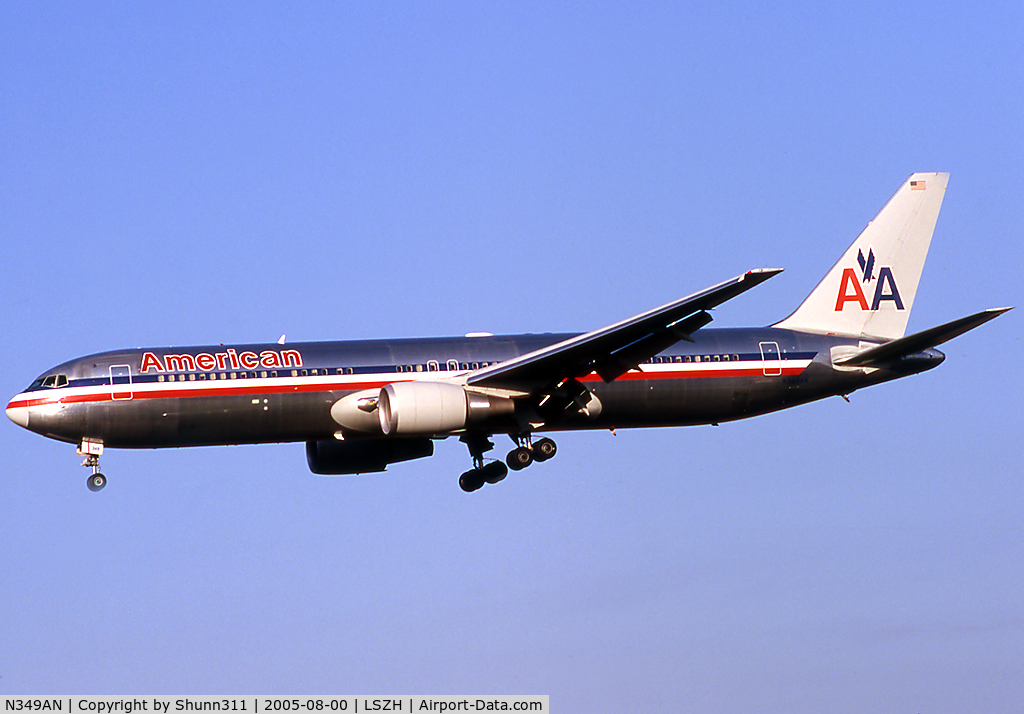 N349AN, 2003 Boeing 767-323 C/N 33088, Landing rwy 14
