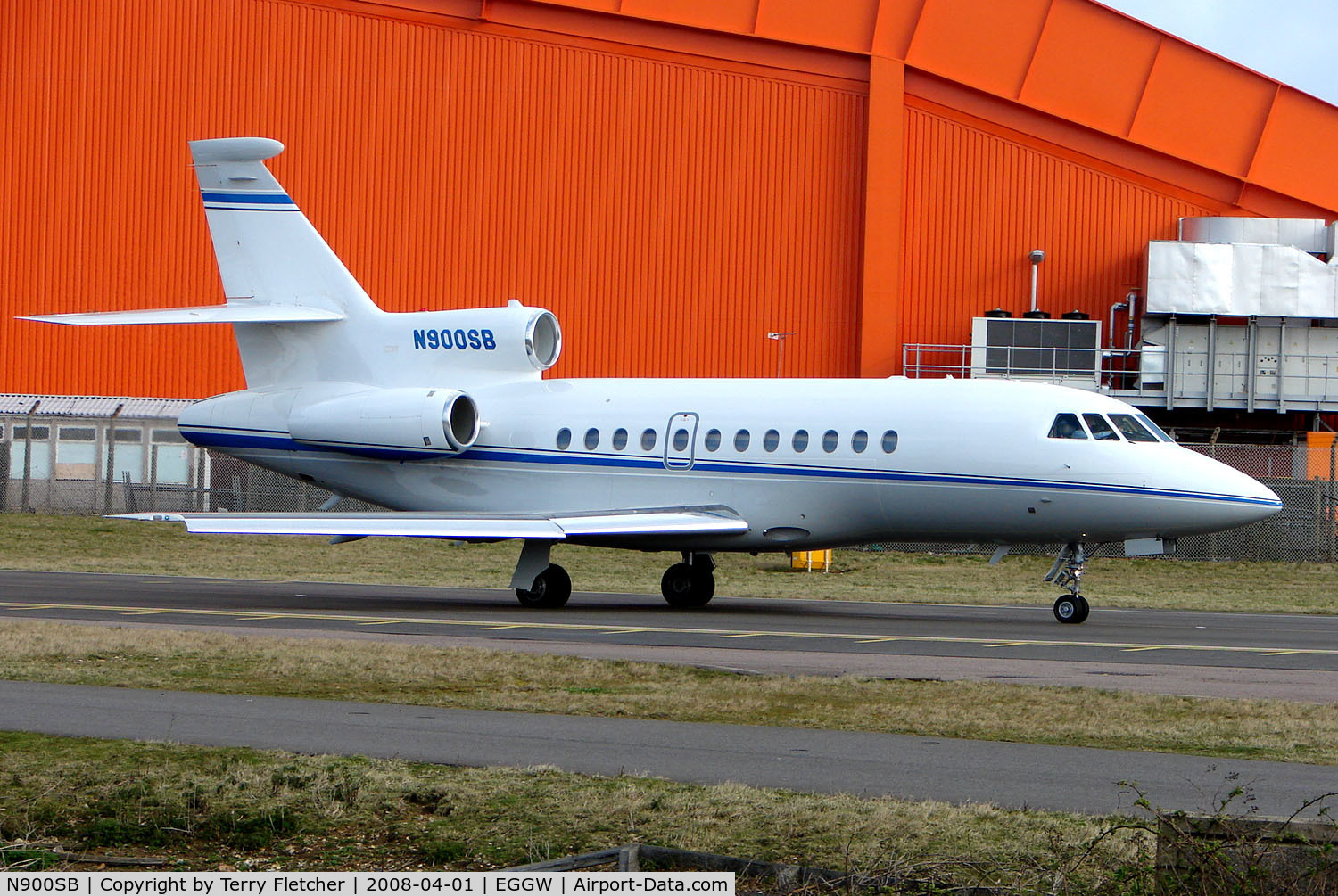 N900SB, 1998 Dassault Falcon 900EX C/N 26, Falcon 900EX at Luton in April 2008