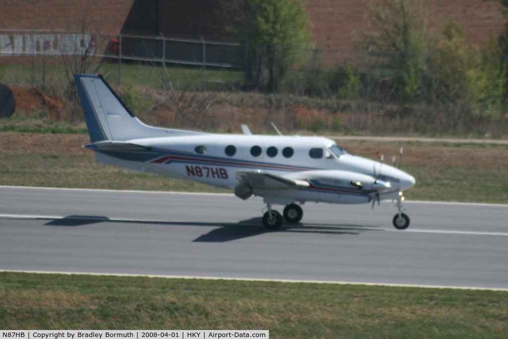 N87HB, 1990 Beech C90A King Air C/N LJ-1251, A great day to take pictures.