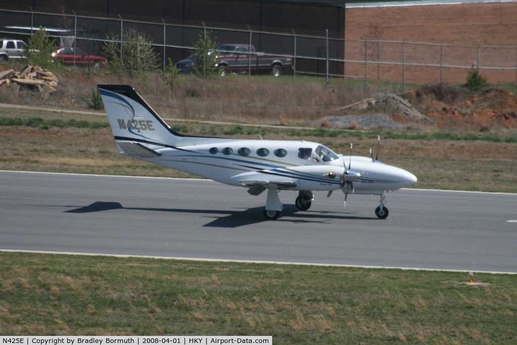 N425E, 1981 Cessna 425 Conquest I C/N 425-0096, A great day to take pictures.