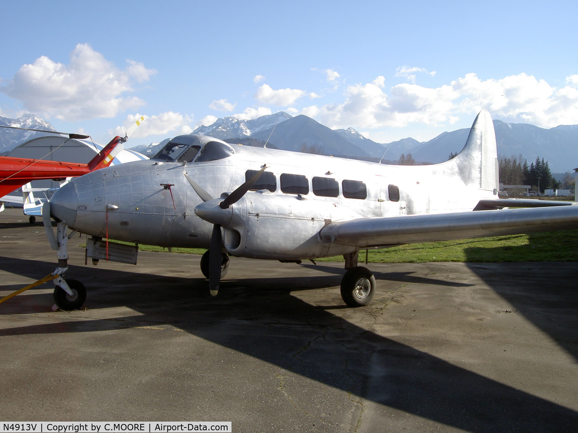 N4913V, 1954 De Havilland DH-104 Dove 5A C/N 04272, CHILLIWACK AIRPORT