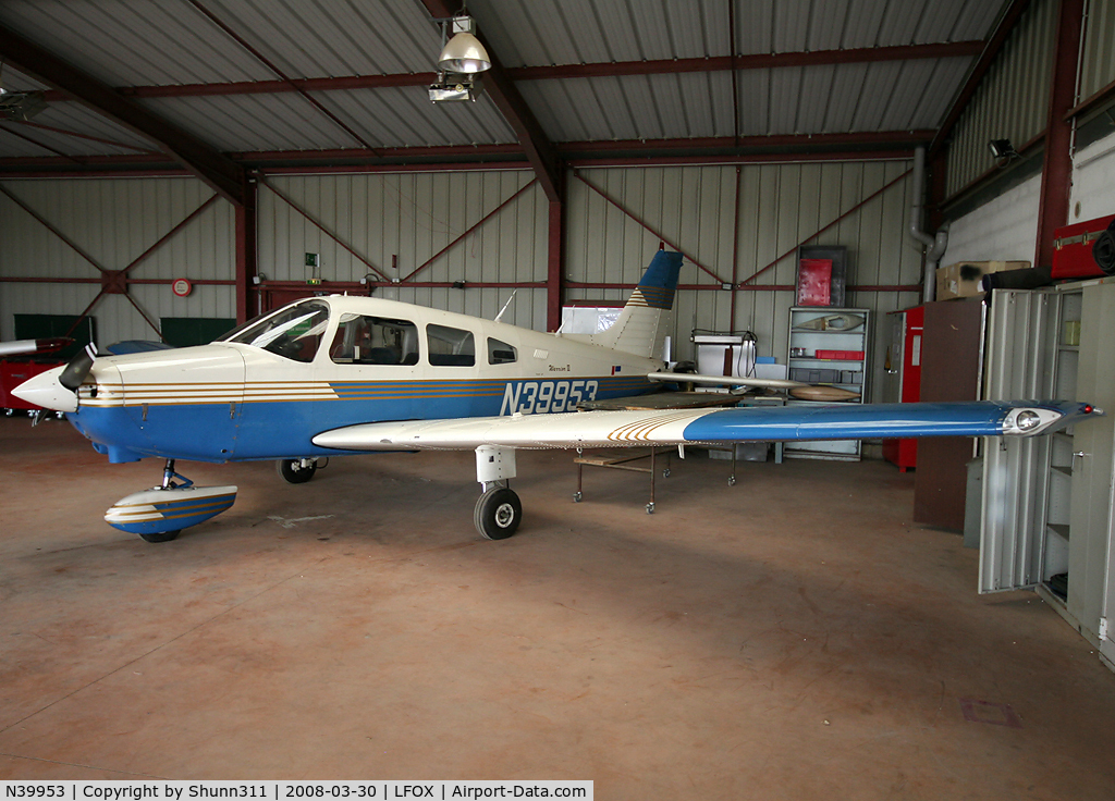 N39953, 1978 Piper PA-28-161 C/N 28-7916013, Inside one of the Airclubs hangar... Thanks to a woman to let me take this shot ;-)