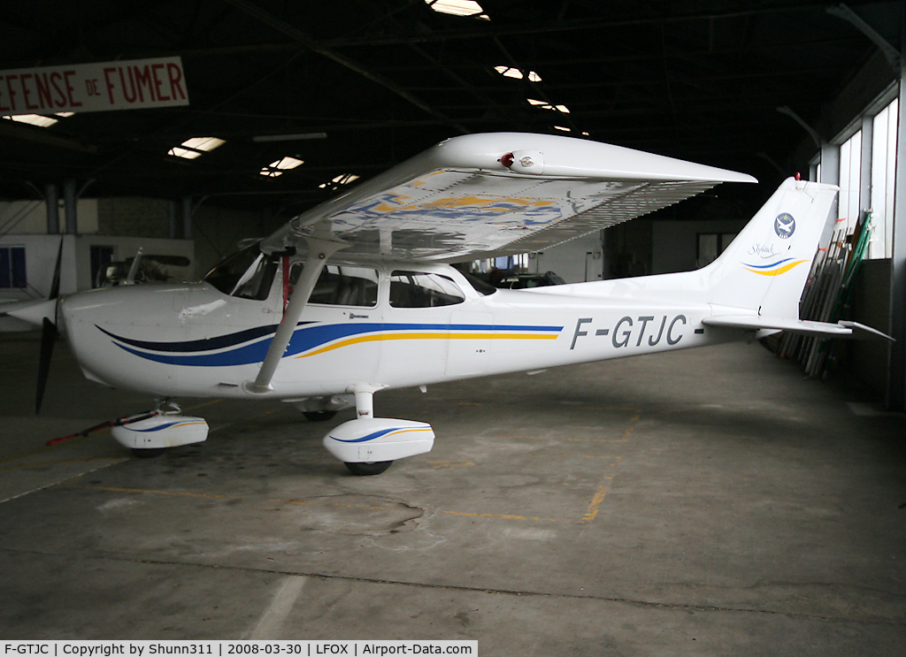 F-GTJC, Cessna 172S C/N 172S8277, Inside GAMA Airclub hangar