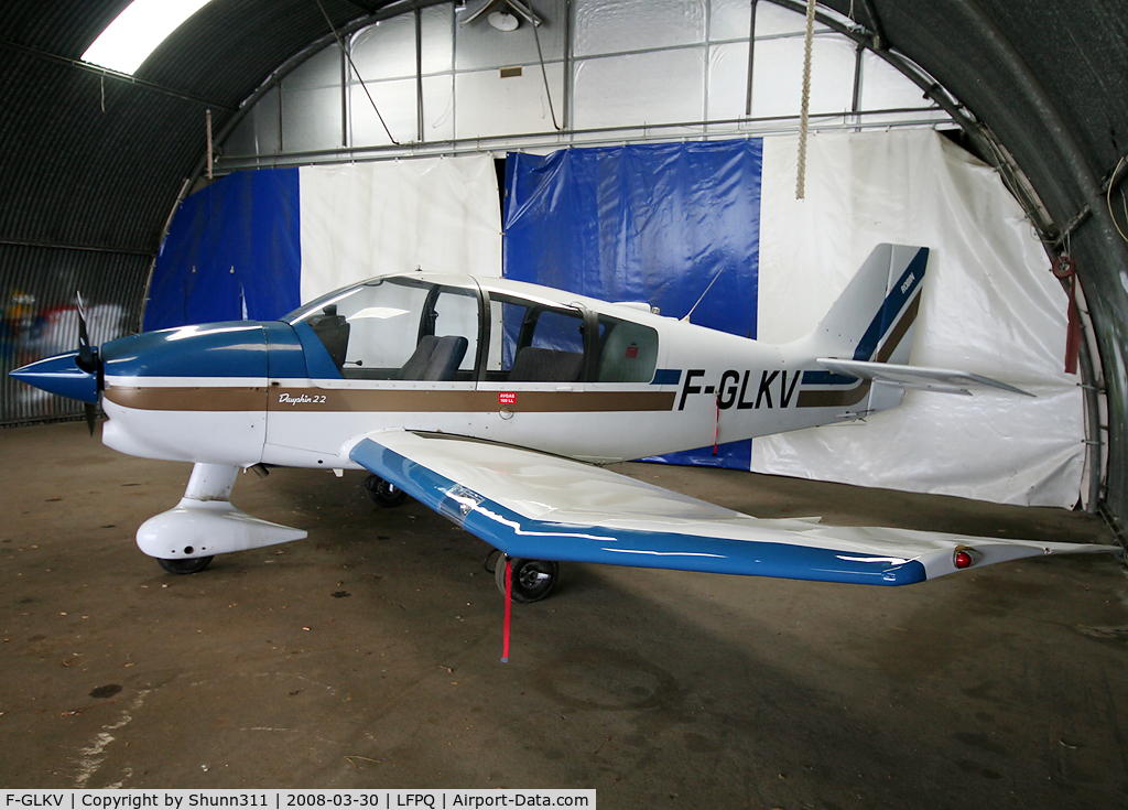 F-GLKV, Robin DR-400-120 C/N 2139, Inside Airclub's hangar