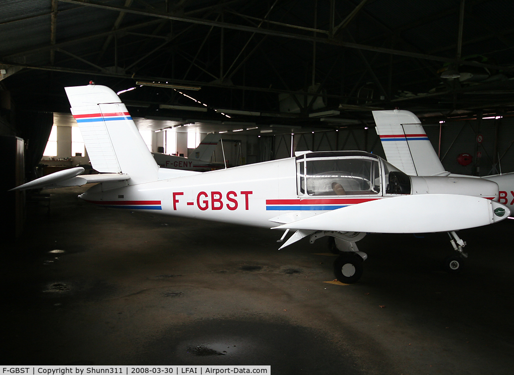 F-GBST, Socata RALLYE 110 ST C/N 3268, Inside Airclub's hangar