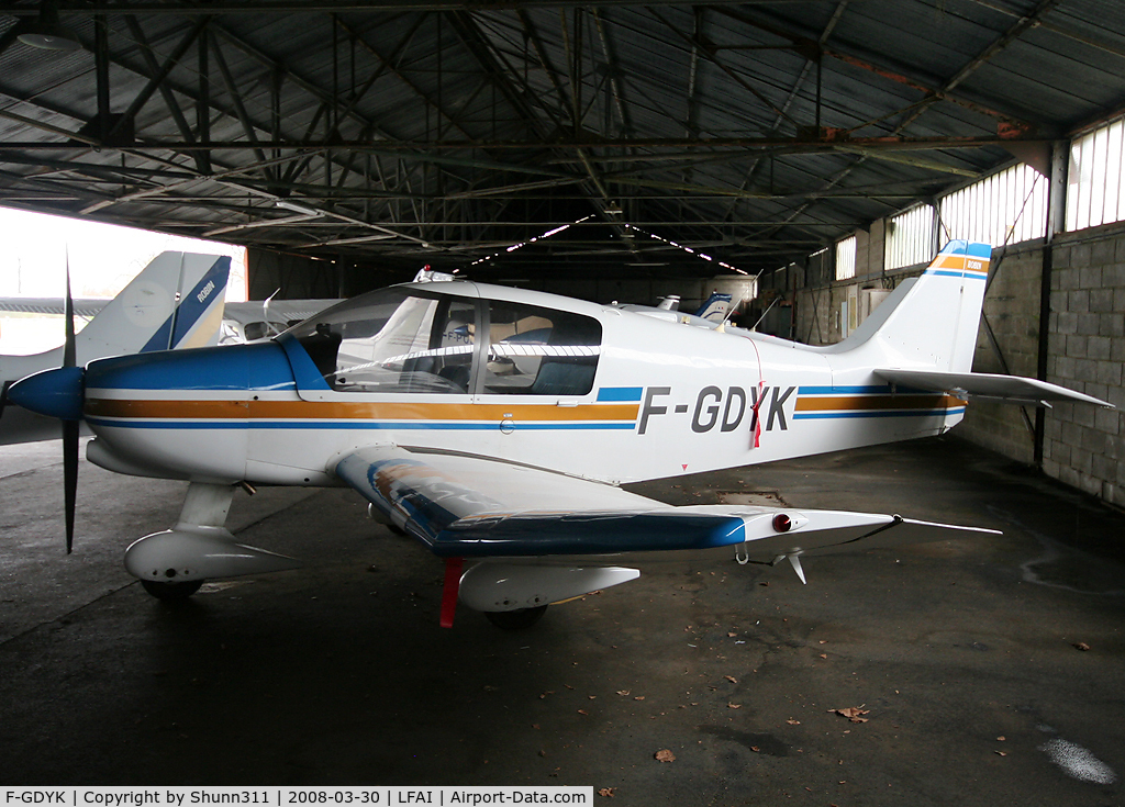 F-GDYK, Robin DR-400-120 C/N 1661, Inside Airclub's hangar