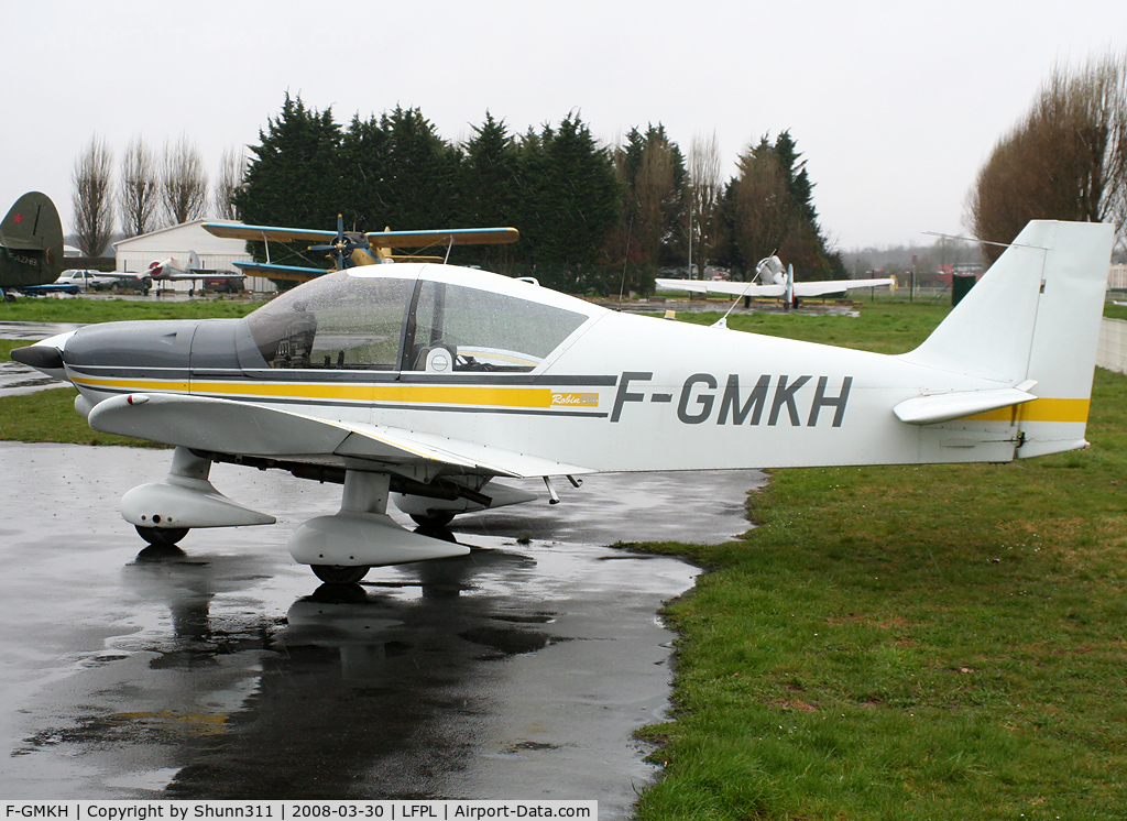 F-GMKH, Robin HR-200-120B C/N 261, In front of his Airclub's hangar