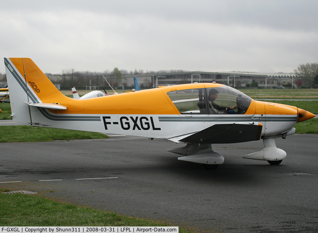 F-GXGL, Robin DR-400-140B Major C/N 2521, Performing an engine ground test...