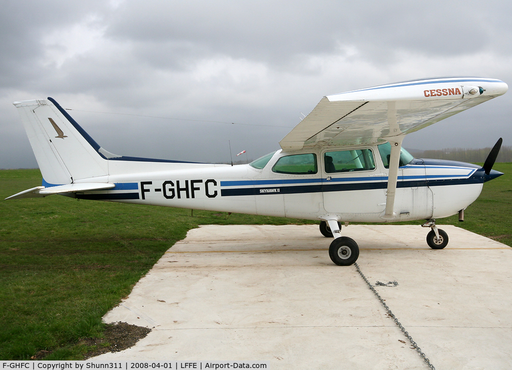 F-GHFC, 1980 Reims F172P C/N 172-74447, Waiting a new light flight