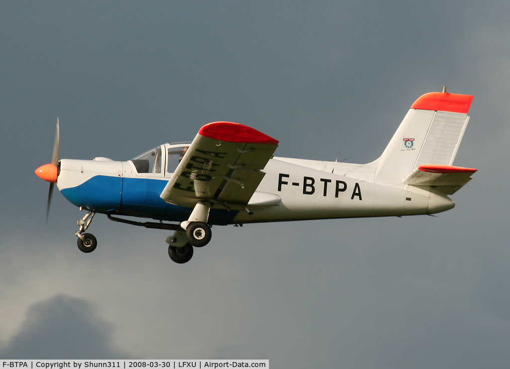 F-BTPA, Socata MS-893A Rallye Commodore 180 C/N 11981, On take off from this grass airfield
