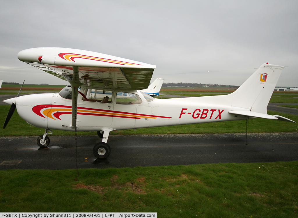 F-GBTX, Reims F172M Skyhawk Skyhawk C/N 1492, Parked here...