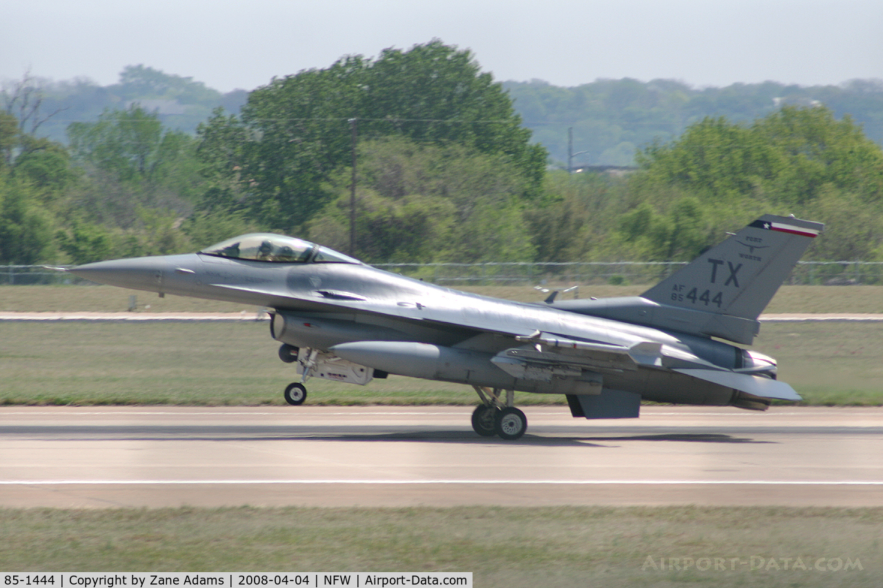 85-1444, 1985 General Dynamics F-16C Fighting Falcon C/N 5C-224, Landing at Carswell Field