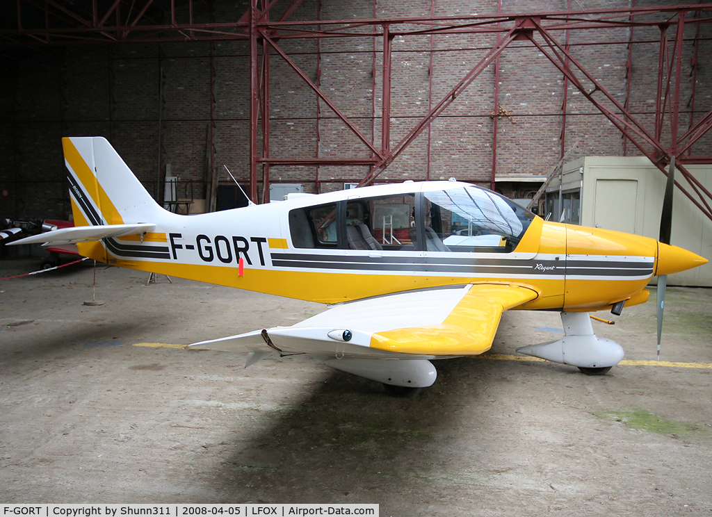 F-GORT, Robin DR-400-180 Regent C/N 2299, Inside Airclub's hangar