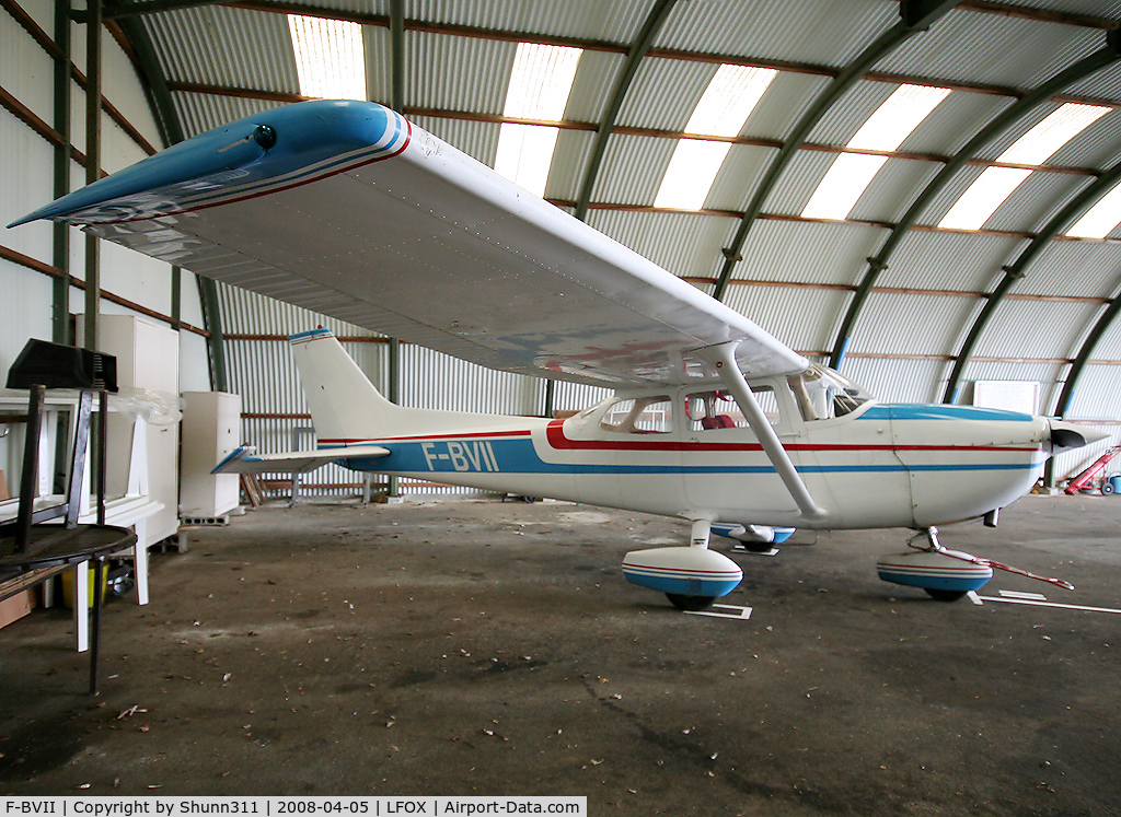 F-BVII, Reims F172M Skyhawk Skyhawk C/N 1134, Inside Airclub's hangar
