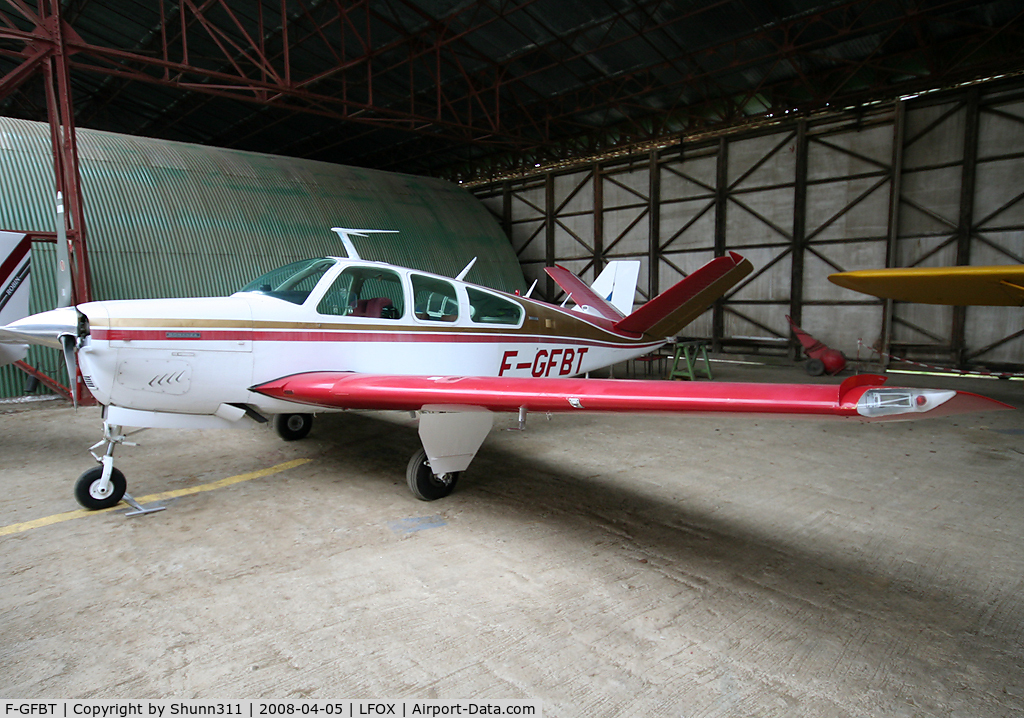 F-GFBT, Beech V35B Bonanza C/N D-9727, Inside Airclub's hangar